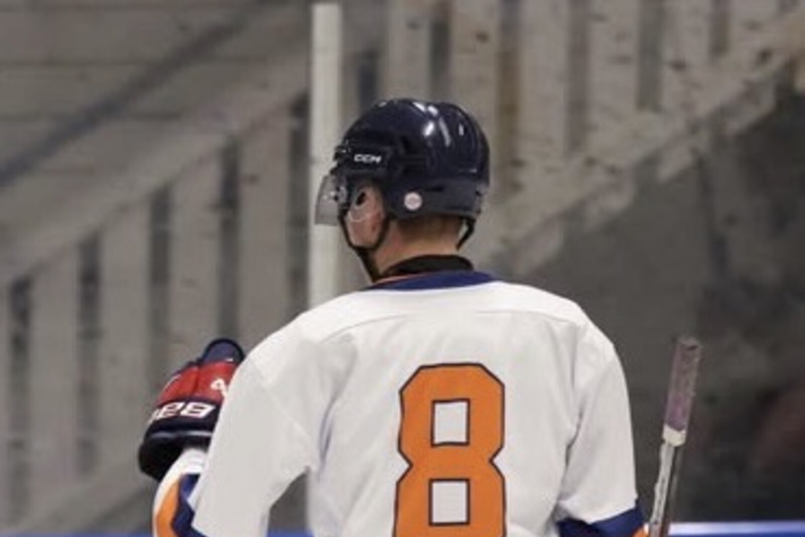 Hovet HC-spelare nummer 8 på isen
